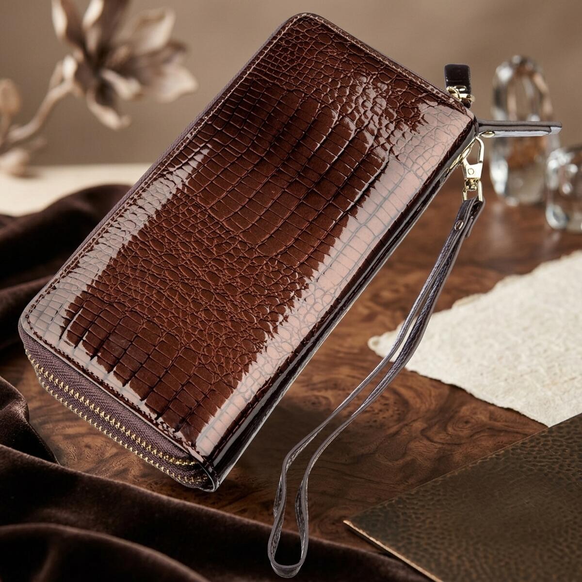 Жіночий лаковий клатч ST Leather Коричневий