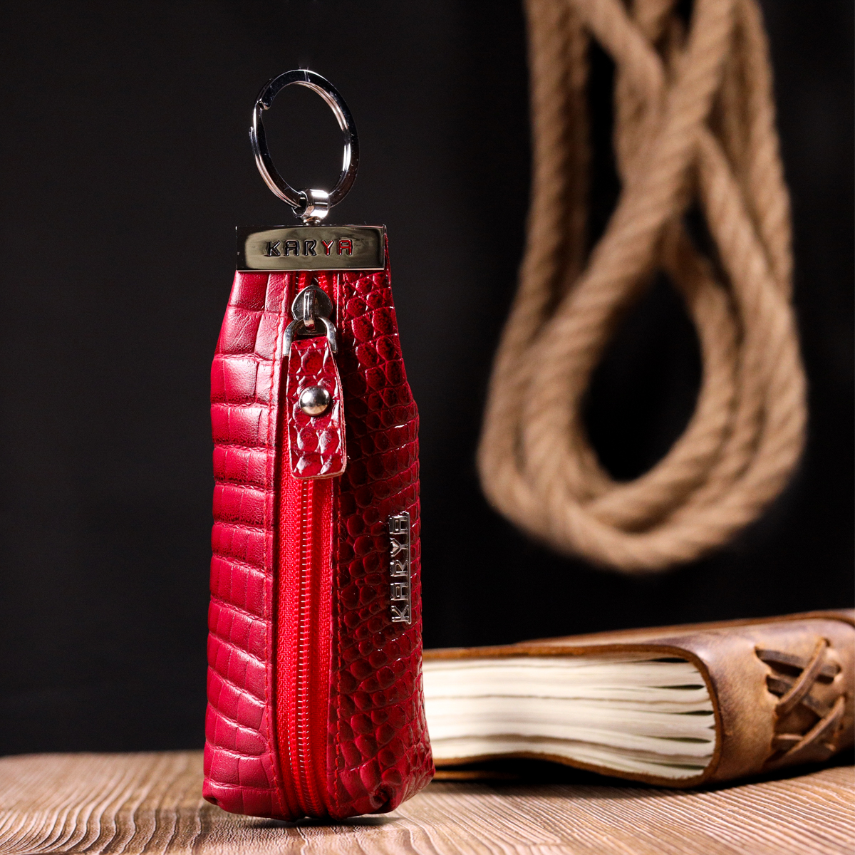 Стильна та зручна ключниця KARYA шкіряна Червоний