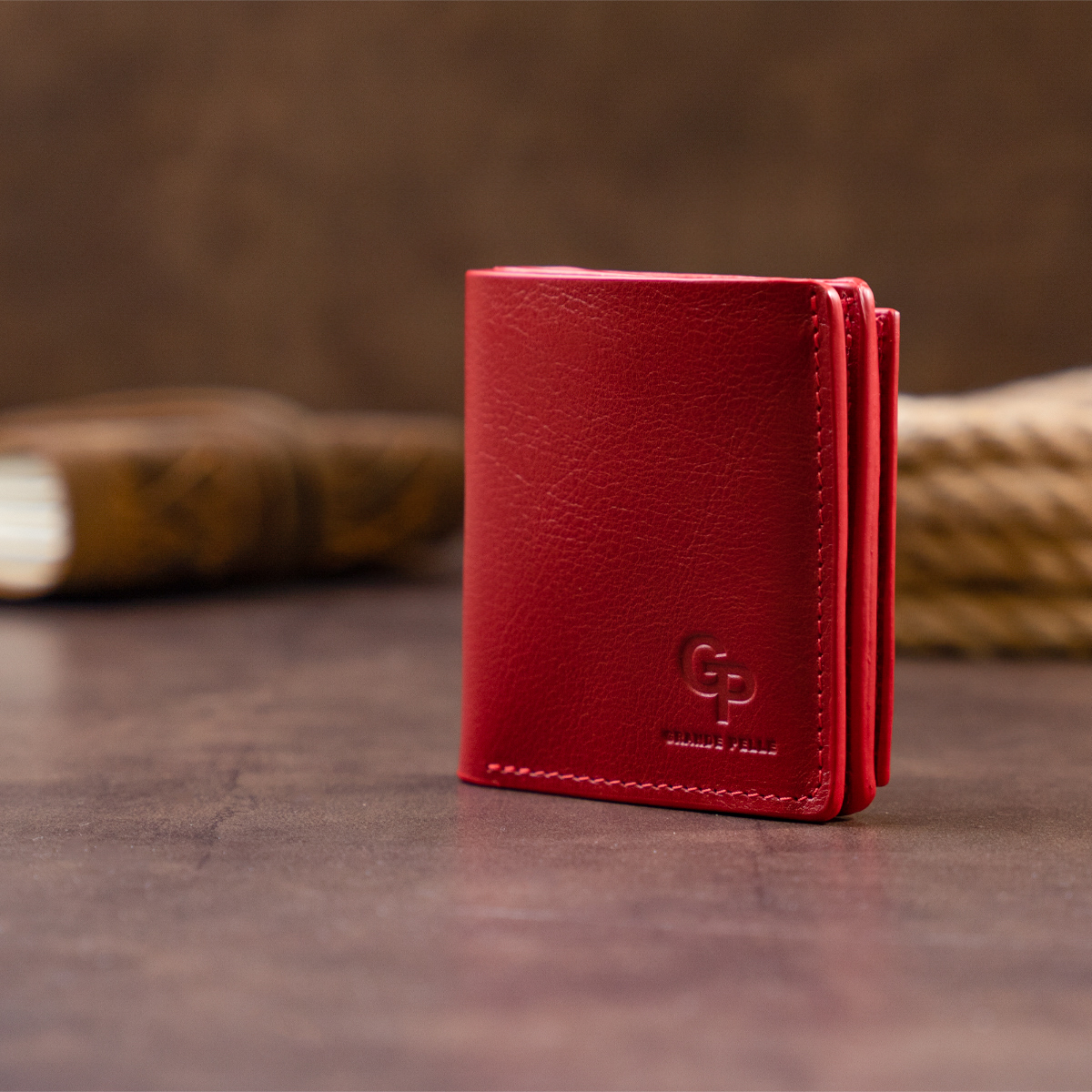 Вертикальне глянсове портмоне з накладною монетницьою GRANDE PELLE Червоне