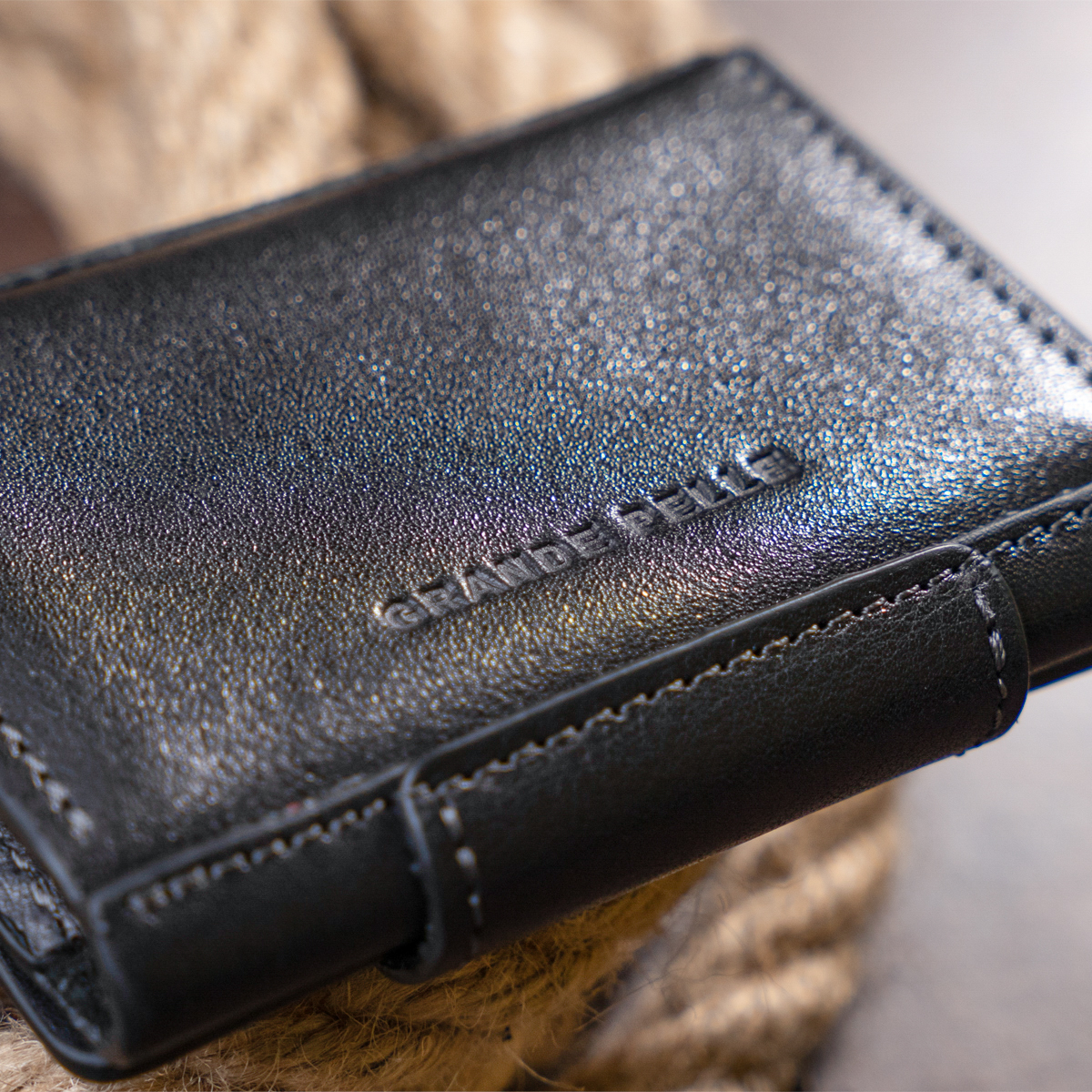 Візитниця для карток глянцева з натуральної шкіри GRANDE PELLE Чорна