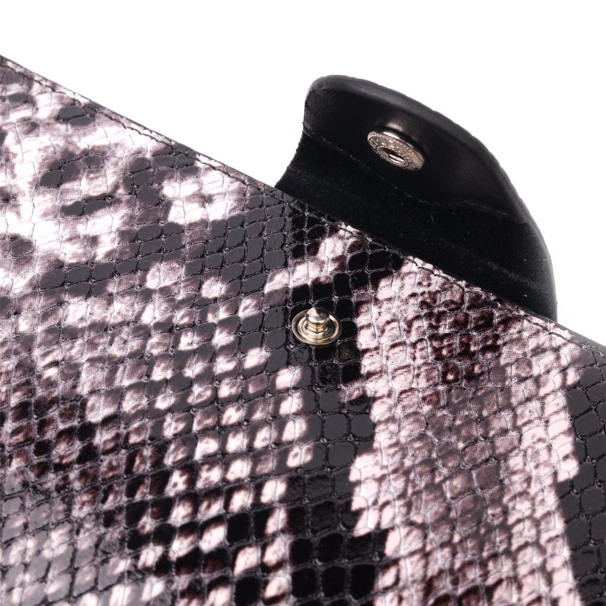 Многофункциональное женское портмоне из натуральной фактурной кожи под змею KARYA Черный