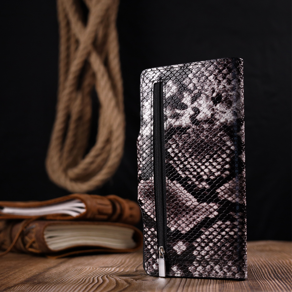 Многофункциональное женское портмоне из натуральной фактурной кожи под змею KARYA Черный