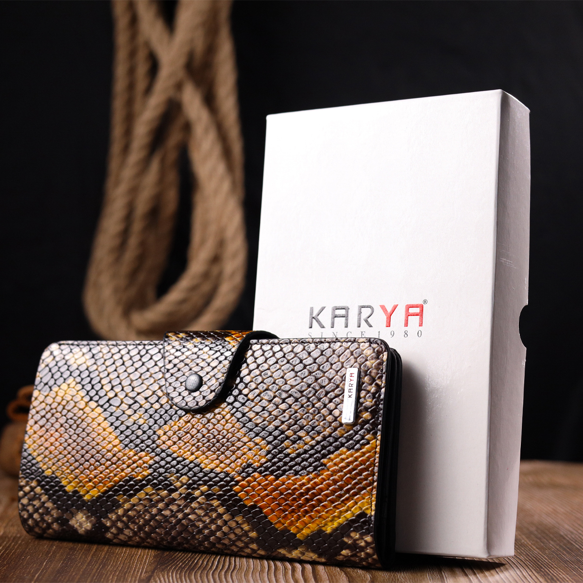 Необычное женское портмоне из натуральной фактурной кожи под змею KARYA Разноцветный