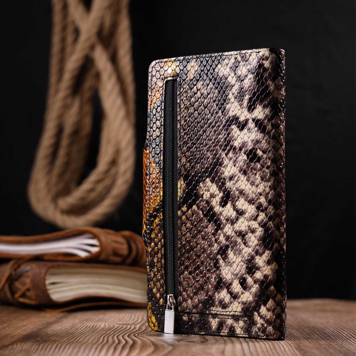 Необычное женское портмоне из натуральной фактурной кожи под змею KARYA Разноцветный