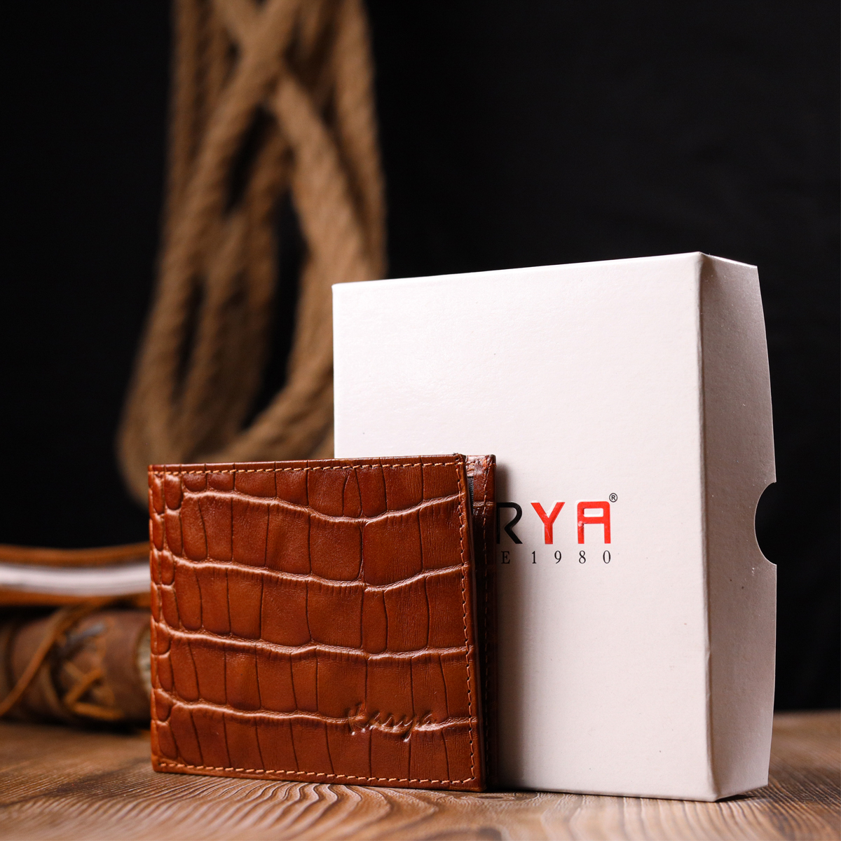 Невеликий чоловічий затиск із фактурної шкіри під рептилію KARYA Коричневий