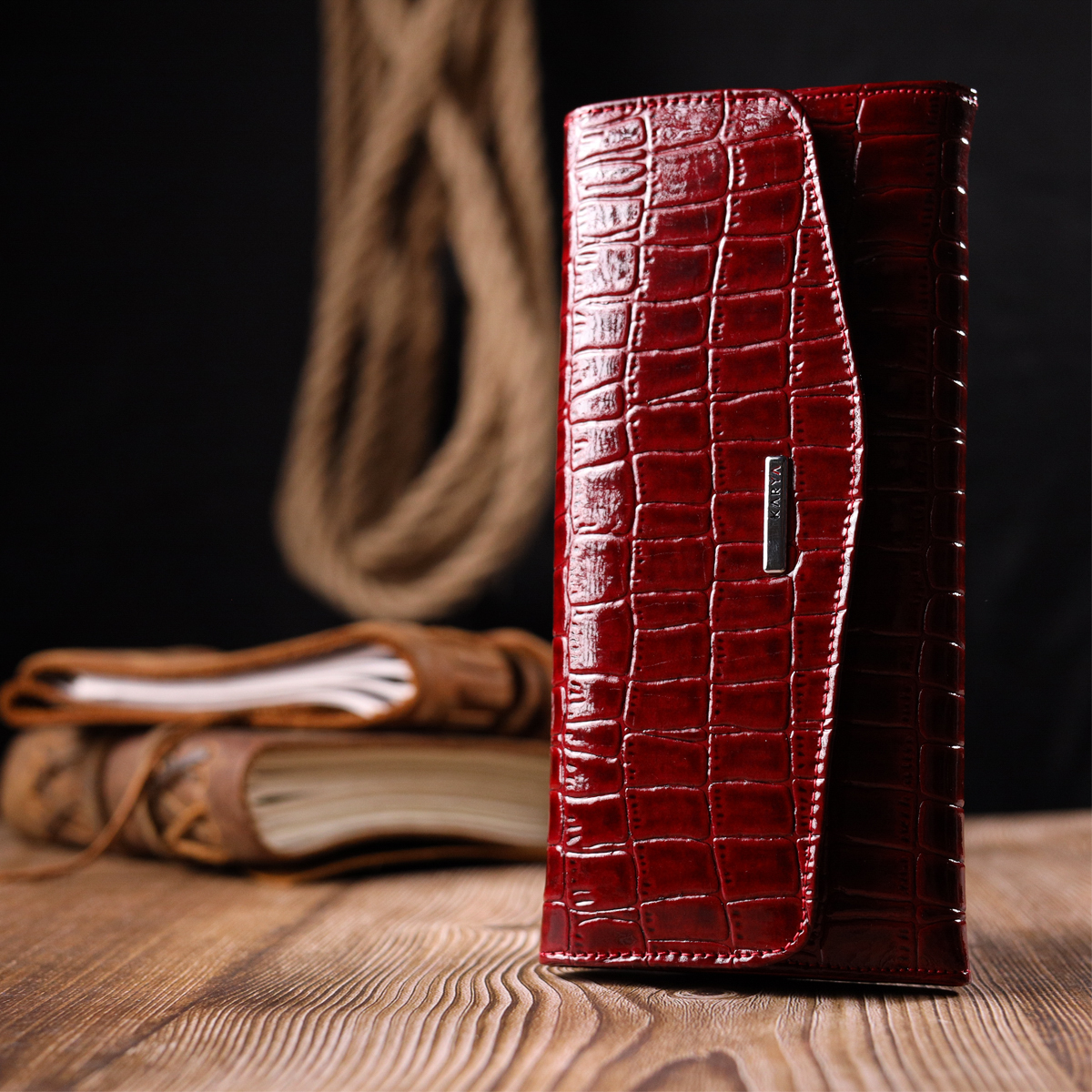 Красивый женский кошелек с клапаном из фактурной кожи под крокодила KARYA Красный