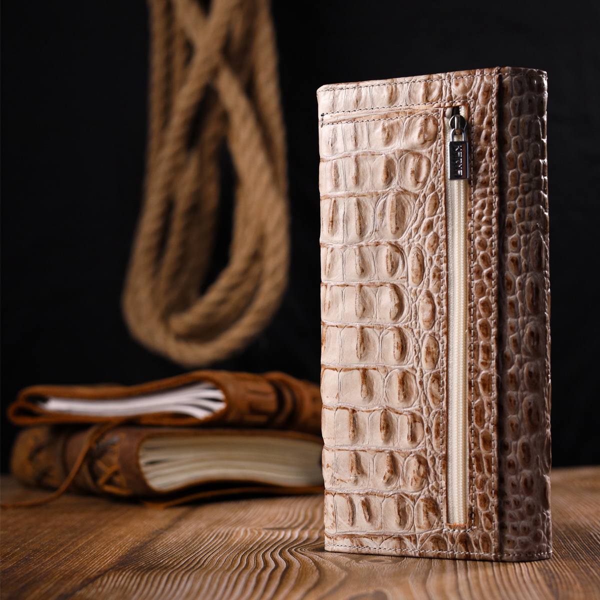 Жіночий гаманець з натуральної шкіри з тисненням під крокодила KARYA Бежевий