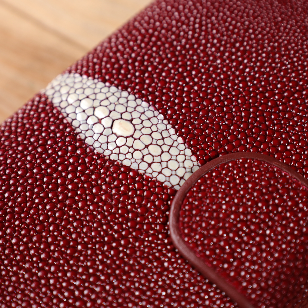 Гаманець жіночий STINGRAY LEATHER з натуральної шкіри морського ската Бордовий