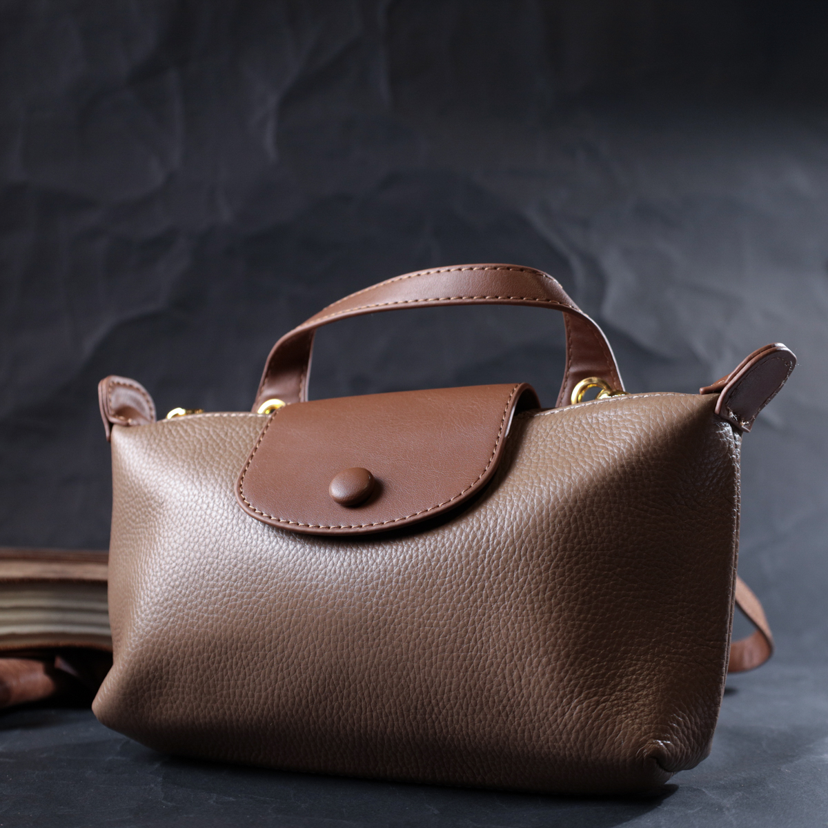 Ідеальна сумка жіноча з цікавим клапаном з натуральної шкіри Vintage Бежева