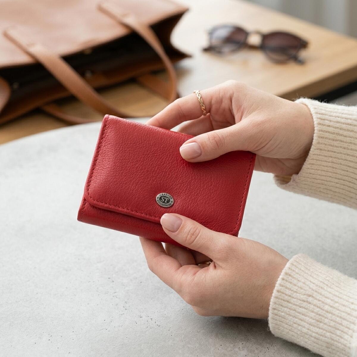 Жіночий гаманець горизонтального формату ST Leather Червоний