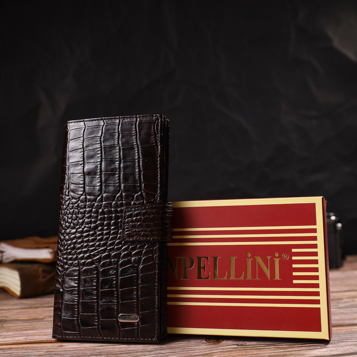 Вместительное вертикальное мужское портмоне из натуральной фактурной кожи с тиснением под крокодила CANPELLINI Коричневое