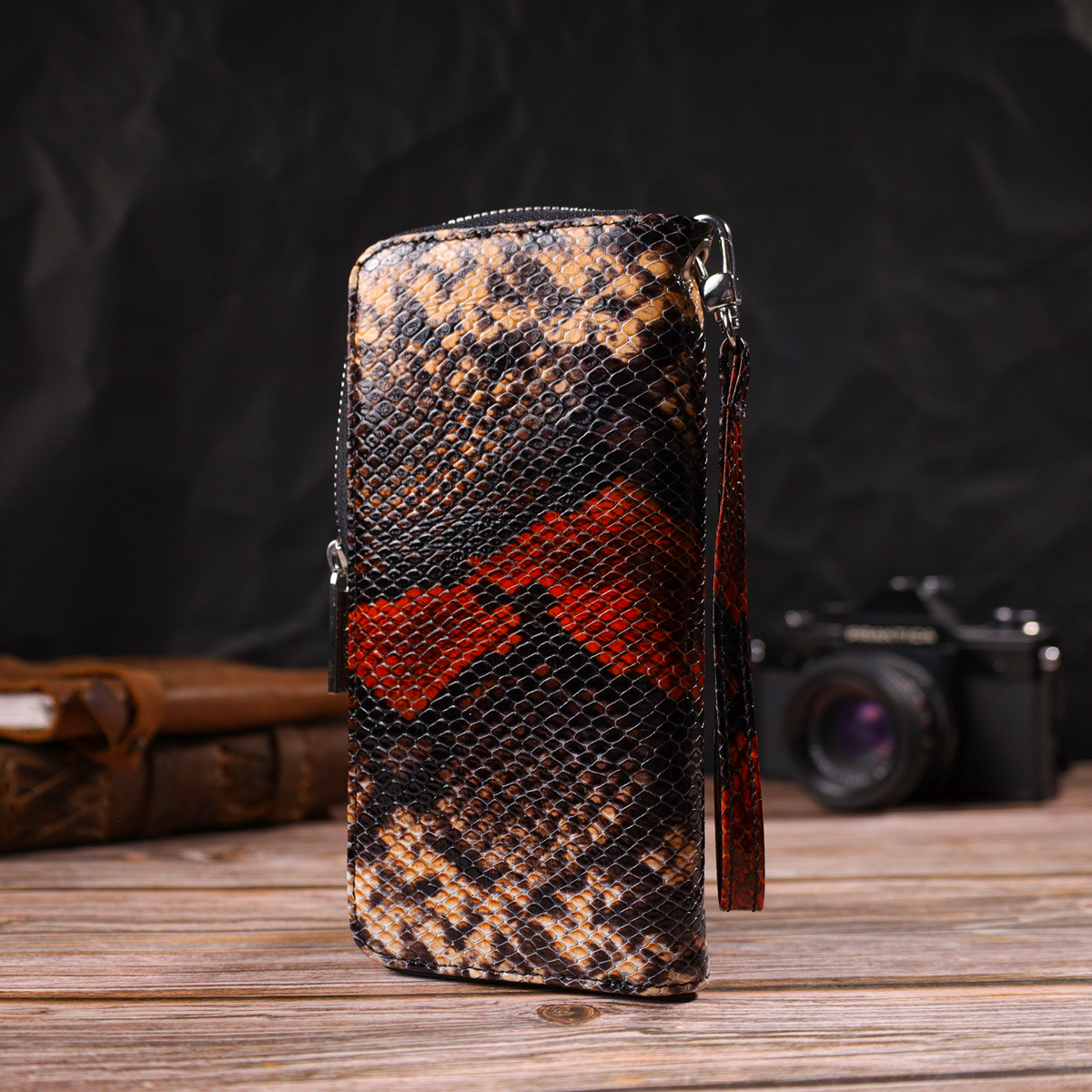 Оригінальний гаманець для жінок з натуральної фактурної шкіри з тисненням під змію CANPELLINI Різнокольоровий