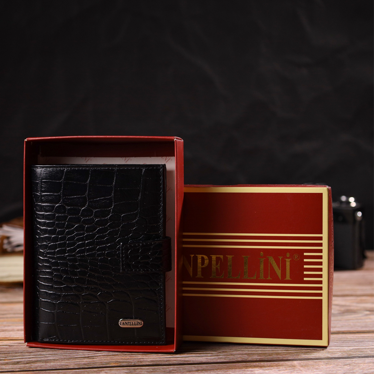 Стильний вертикальний чоловічий гаманець середнього розміру з натуральної шкіри з тисненням під крокодила CANPELLINI Чорний