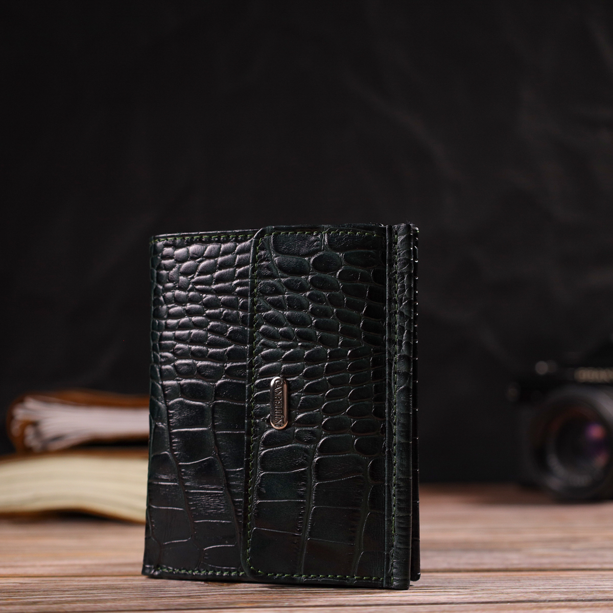 Красивый кошелек для женщин среднего размера из натуральной кожи с тиснением под крокодила CANPELLINI Зеленый