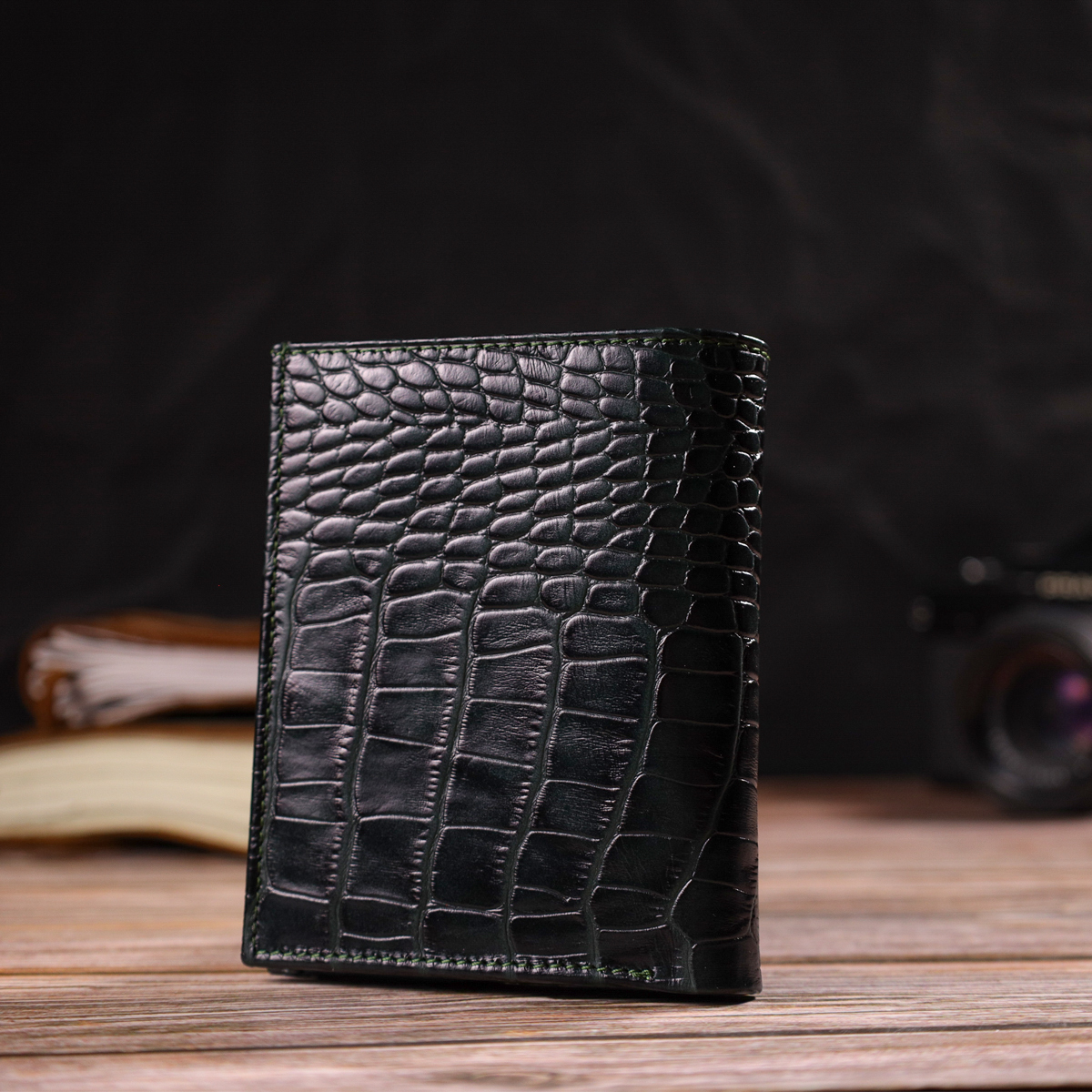 Красивый кошелек для женщин среднего размера из натуральной кожи с тиснением под крокодила CANPELLINI Зеленый