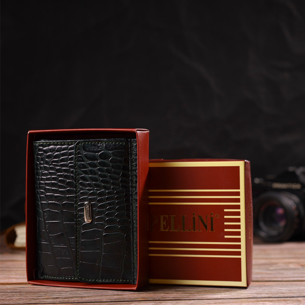 Красивый кошелек для женщин среднего размера из натуральной кожи с тиснением под крокодила CANPELLINI Зеленый