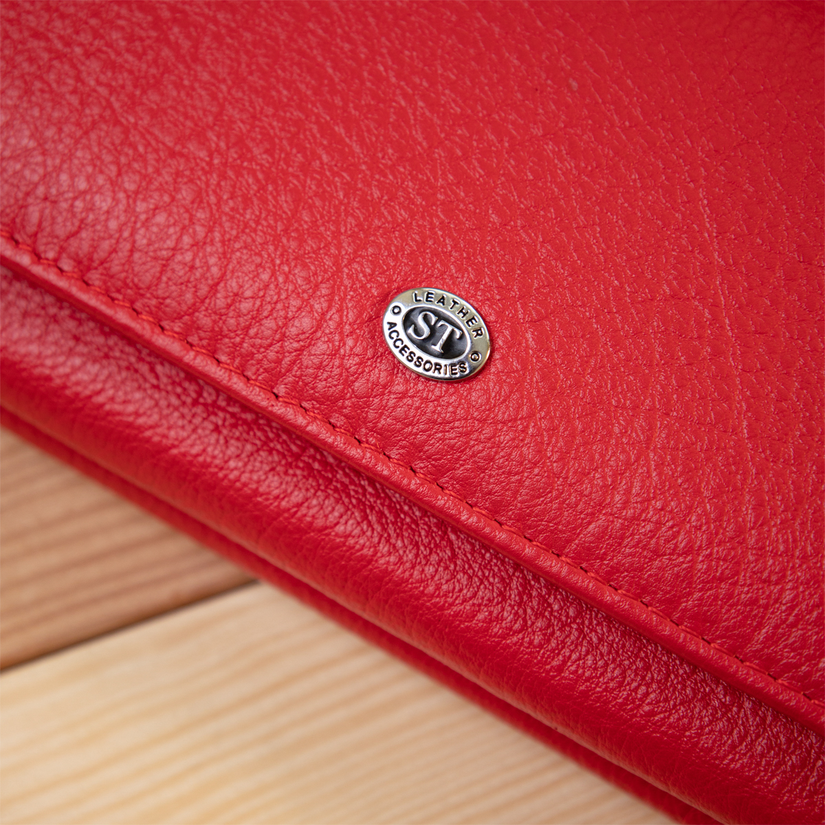 Жіночий шкіряний гаманець для карток купюр та монет ST Leather Червоний