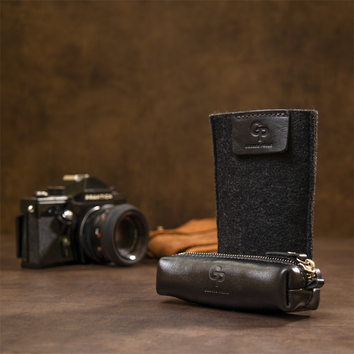 Шкіряна ключниця GRANDE PELLE Чорний