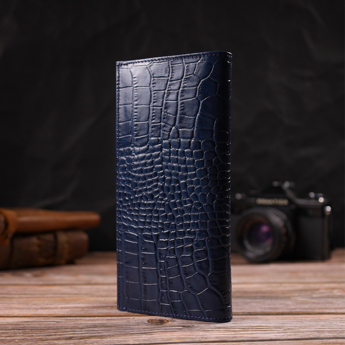 Красивий чоловічий вертикальний гаманець із натуральної шкіри з тисненням під крокодила CANPELLINI Синій