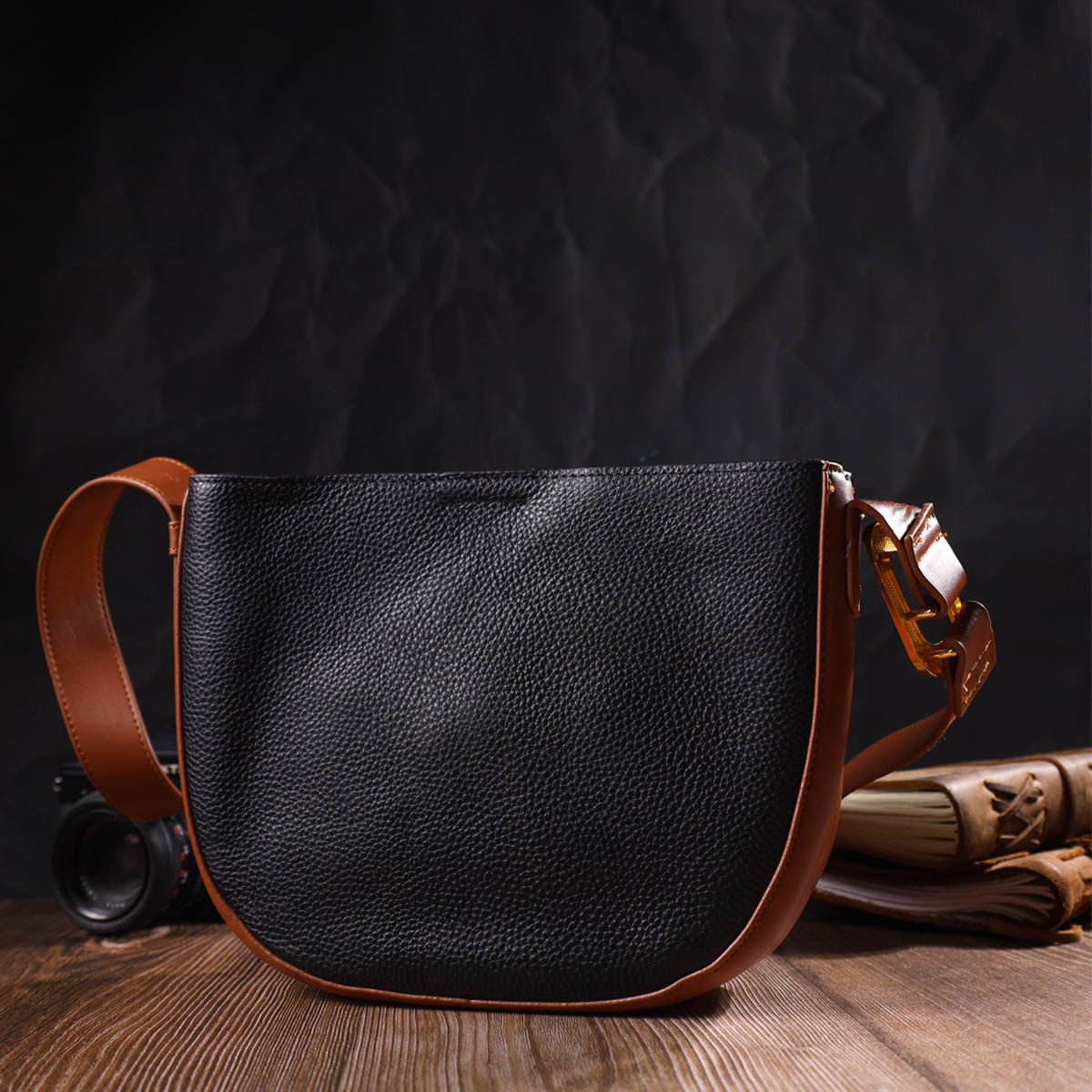 Жіноча напівкругла сумка крос-боді з натуральної шкіри Vintage Чорна