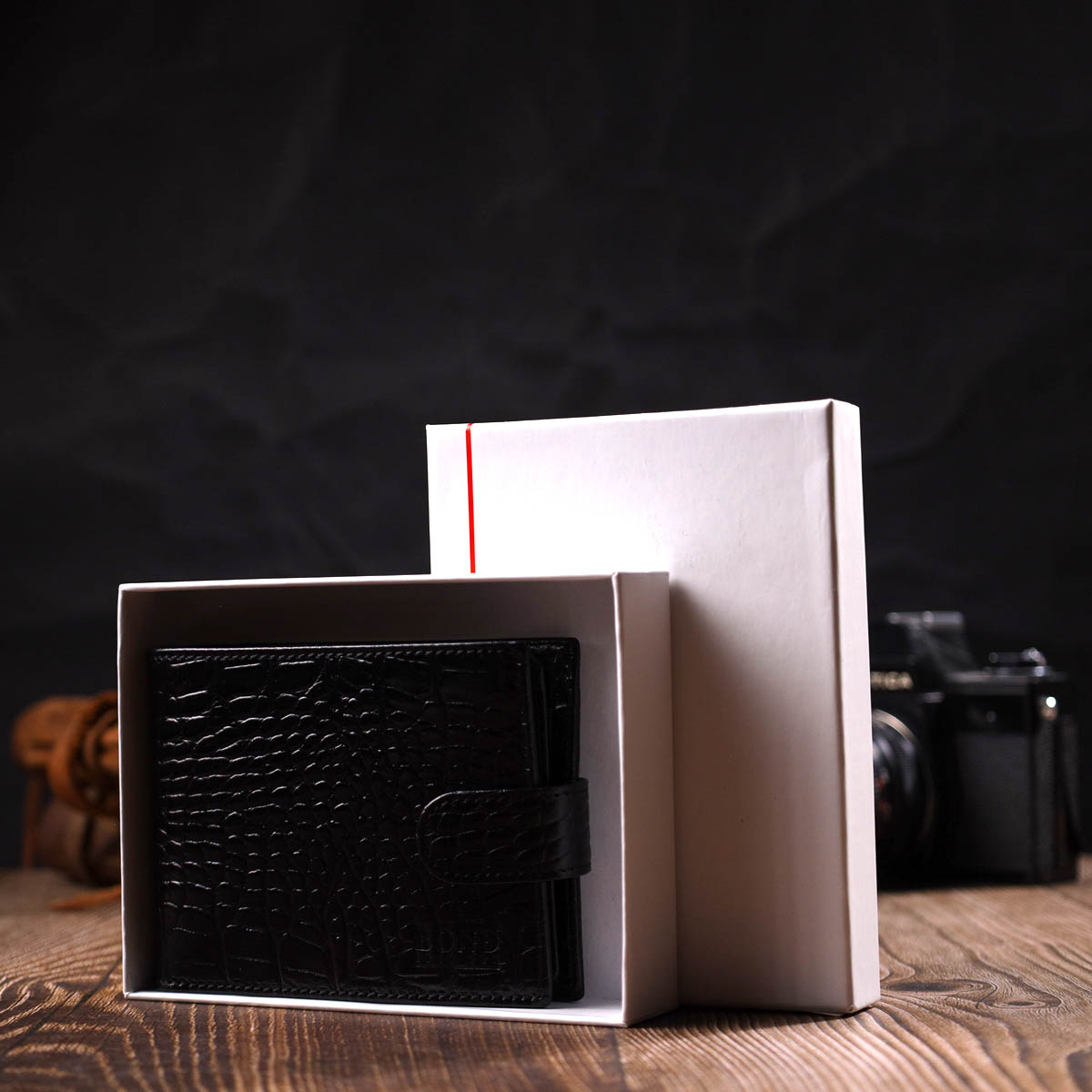 Вместительный небольшой бумажник для мужчин из натуральной кожи с тиснением под крокодила BOND Черный