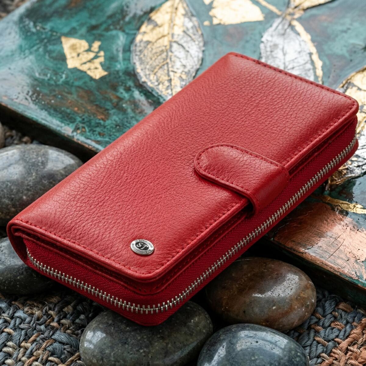 Жіночий шкіряний гаманець для карток та купюр ST Leather Червоний