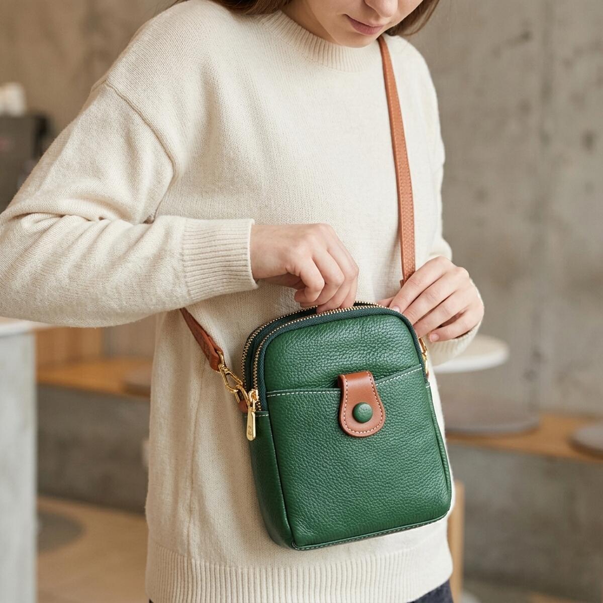 Невелика сумка трапеція для жінок з натуральної шкіри Vintage Зелена