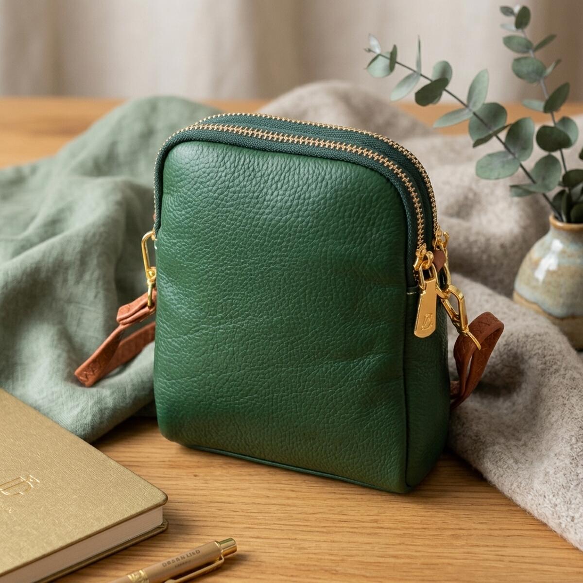 Невелика сумка трапеція для жінок з натуральної шкіри Vintage Зелена