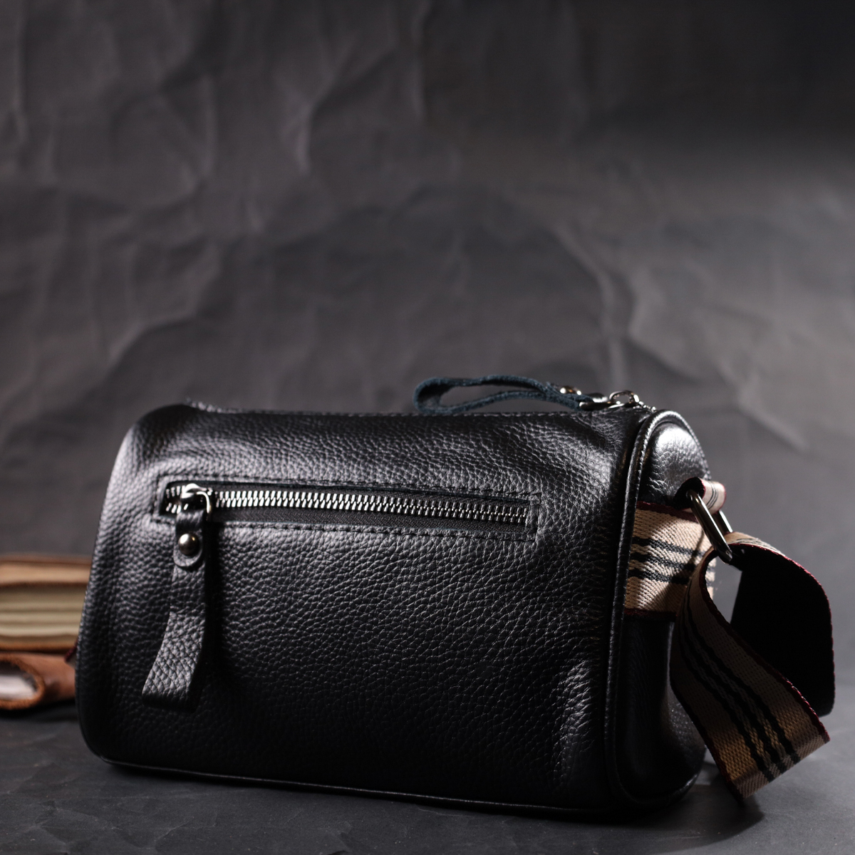 Оригінальна сумка для жінок з акцентом посередині з натуральної шкіри Vintage Чорна