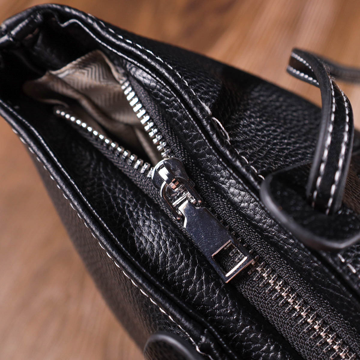 Вместительная женская сумка из натуральной кожи Vintage Черная