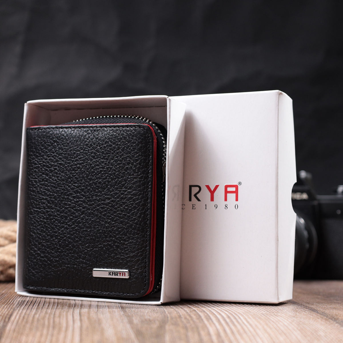 Невеликий жіночий гаманець із монетницею з натуральної шкіри KARYA Чорний