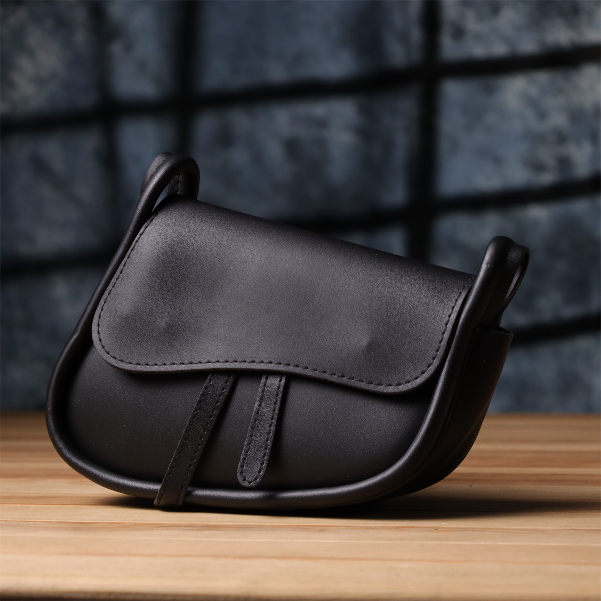 Женская сумка седло из качественной экокожи Vintage sale_ Черный