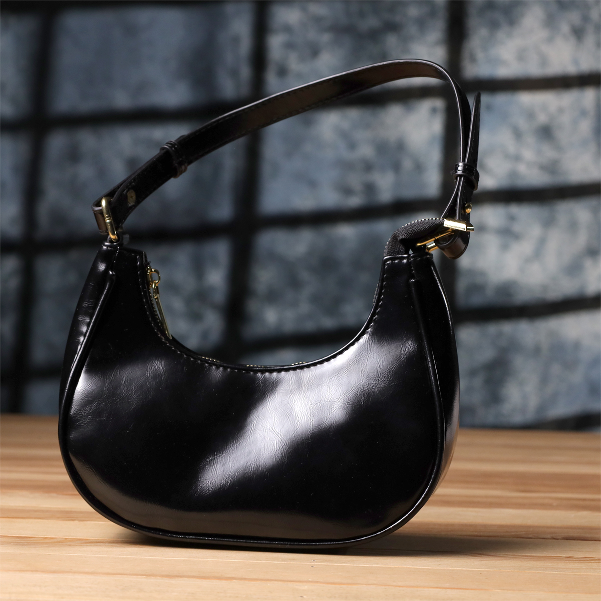 Лакированная женская сумка на плечо из экокожи Vintage sale_ Черный