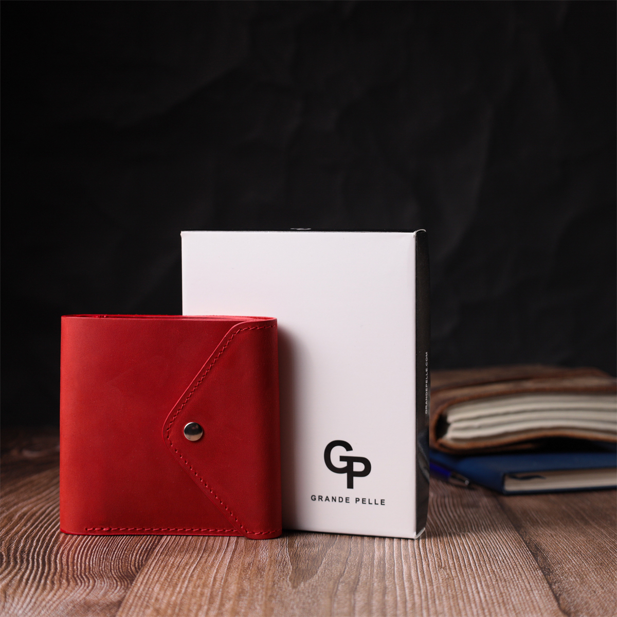 Кошелек для женщин из матовой натуральной кожи GRANDE PELLE Красный