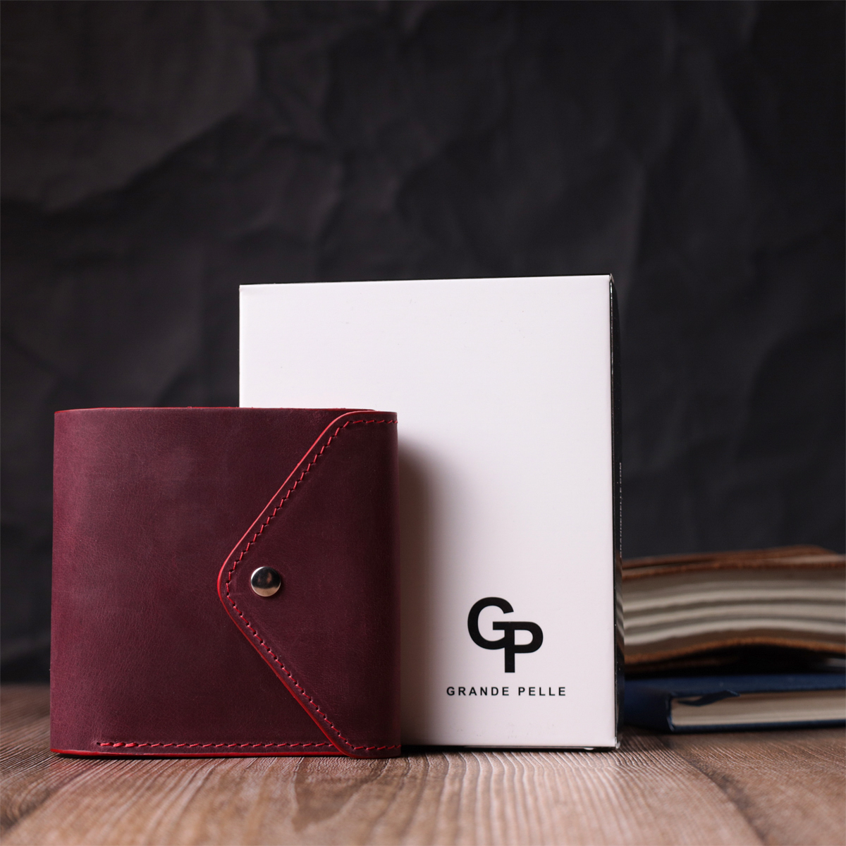 Стильный кошелек для женщин из матовой натуральной кожи GRANDE PELLE Бордовый
